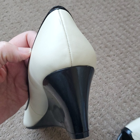 Etienne Aigner flower peep toe wedge heels NWOT - Picture 8 of 11